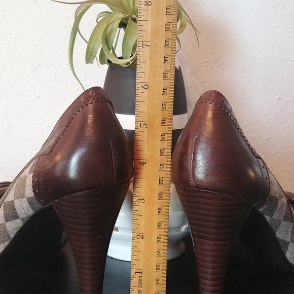 Tribeca by Kenneth Cole Heels with Toe Buckle - Picture 5 of 5